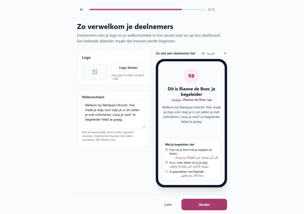 De eerste start van een organisatie, het scherm Zo verwelkom je deelnemers: een plek voor het logo, een welkomsttekst en ernaast een telefoon die laat zien wat een deelnemer ziet, met de naam van de begeleider en wat die wel en niet ziet, in het Nederlands en het Arabisch.