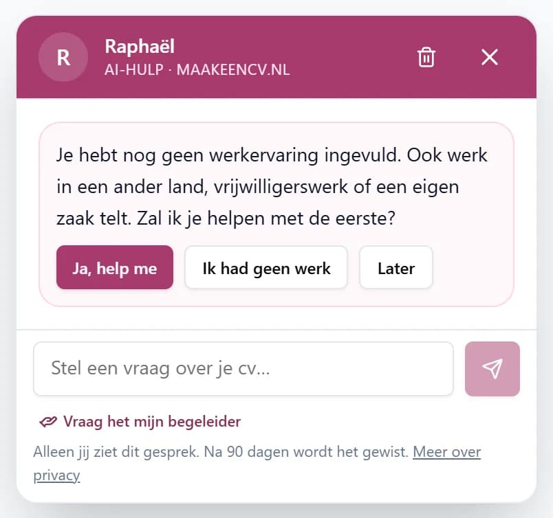 Het venster van de AI-hulp: een tip dat er nog geen werkervaring is ingevuld met de knoppen Ja, help me, Ik had geen werk en Later, een invoerveld, de link Vraag het mijn begeleider en de regel dat alleen de deelnemer het gesprek ziet.